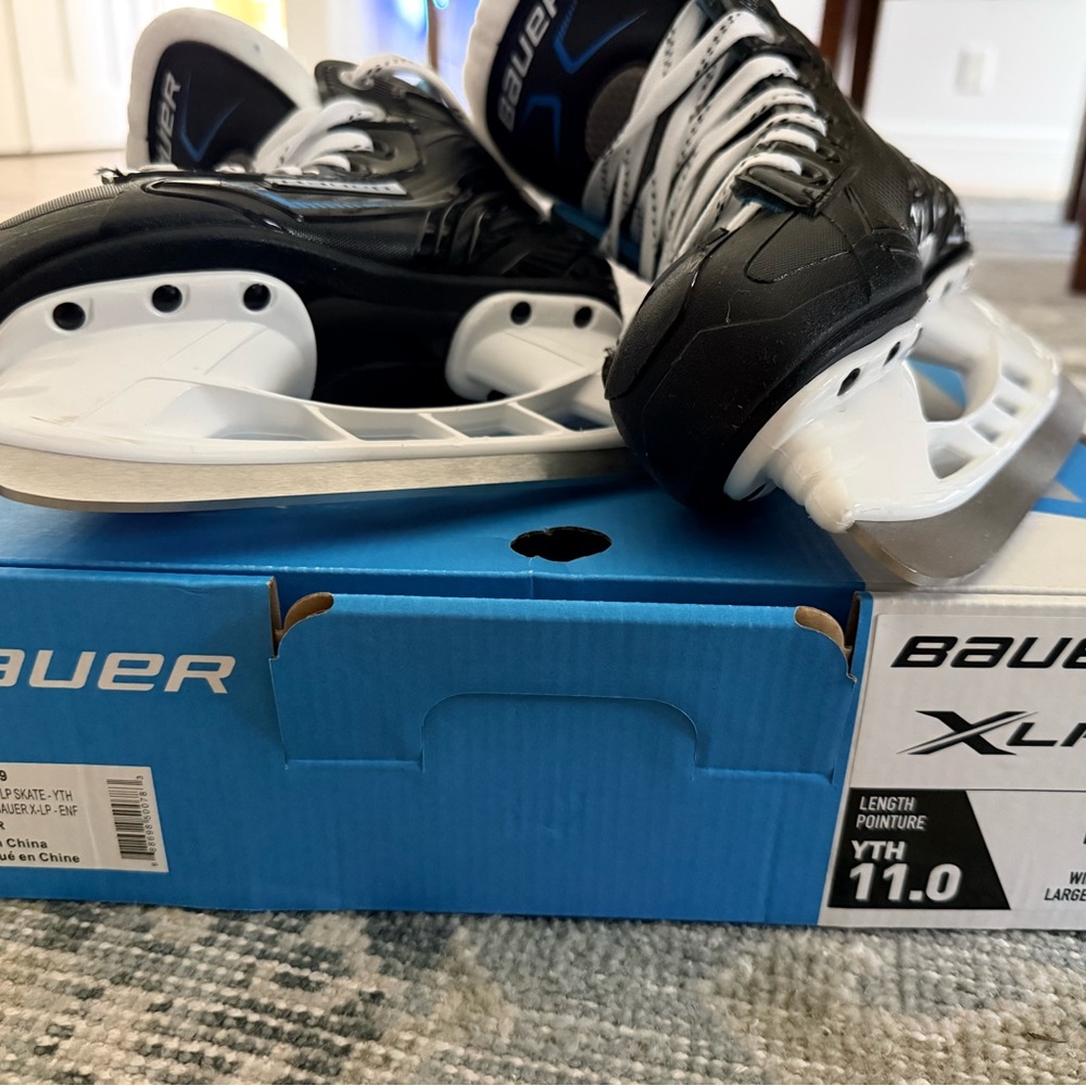 Bauer Black and White Hockey Skates